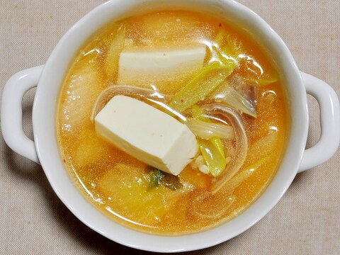 ミミガーと豆腐のキムチスープ